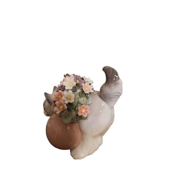 Lladro "Secret Spot Collectible Figurine #06566 Glazed Finish - Picture 6 of 9